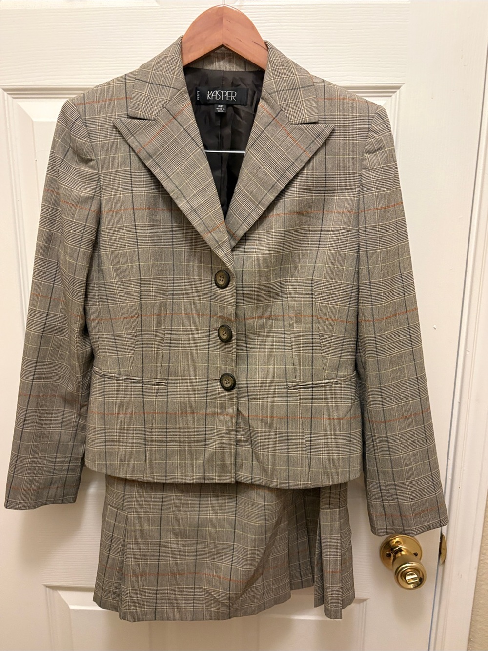 Kasper Women's Plaid Suit Set Jacket and skirt in Windowpane in A100